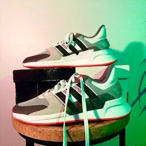 Adidas Run 90s in grey and white